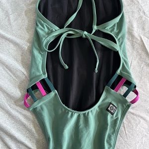 Jolyn one piece! It’s a sage green with contrasting colors. Size 28